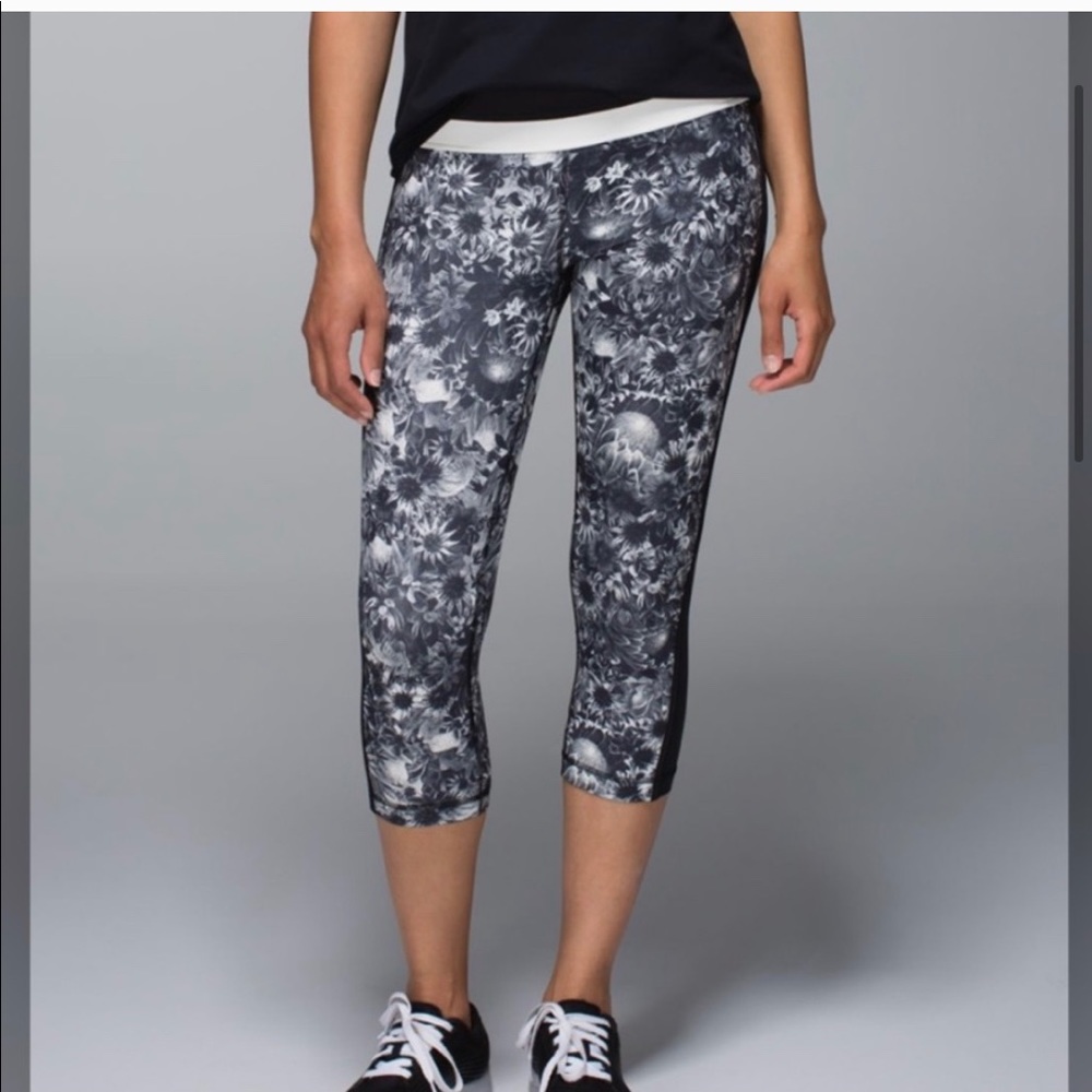 Floral Lululemon crop leggings size 4 - Picture 3 of 7